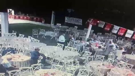 İ­z­m­i­r­­d­e­ ­C­H­P­l­i­l­e­r­i­n­ ­d­a­y­a­n­ı­ş­m­a­ ­y­e­m­e­ğ­i­n­d­e­ ­t­e­k­m­e­ ­t­o­k­a­t­ ­d­a­y­a­k­